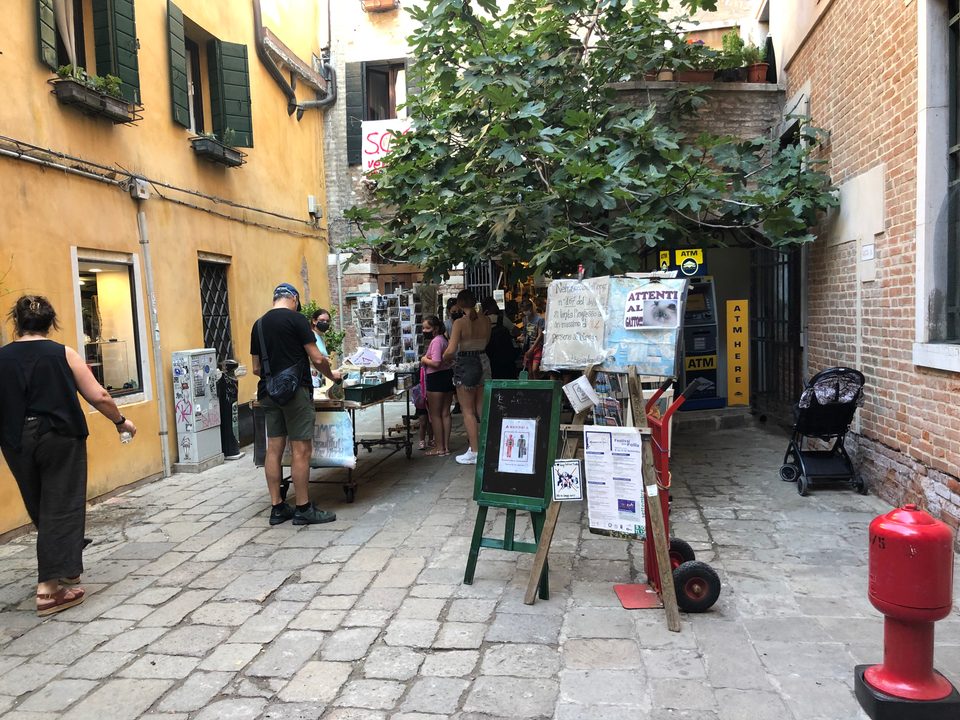 Libreria Acqua Alta 1/3